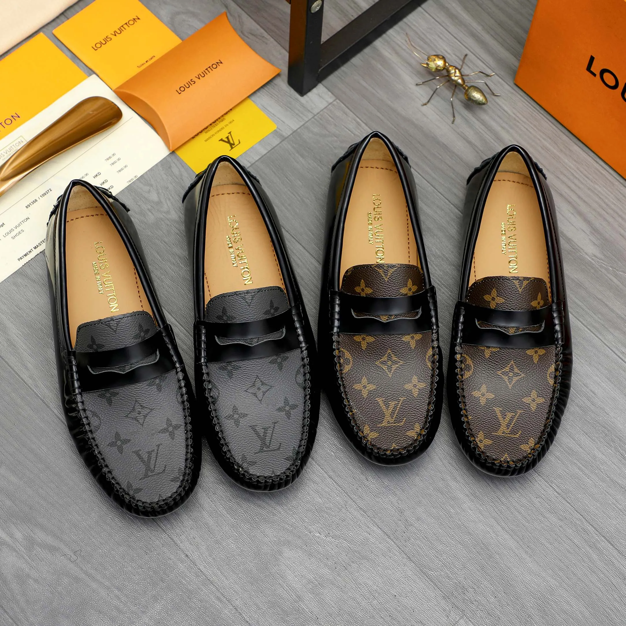 Men's shoes 💰p420 Product trademark: LV "Louis Vuitton" casual slip-on men's shoes Regular size: 38-44 Product materials: Selected classic print splicing patent leather upper, sheepskin lining, original rubber outsole
